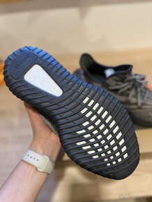 Yeezy Boost 350 V2 Carbon Beluga - 3