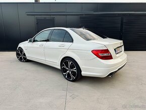 Mercedes C300d - diesel - 4matic - automat - FULL výbava - 3