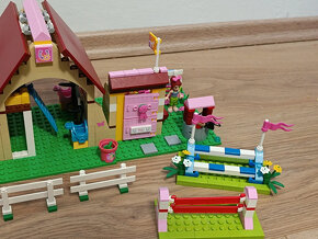 LEGO Friends 3189 Stáje v Heartlake - 3