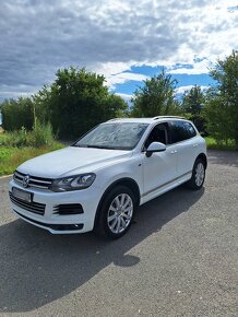 Volkswagen Touareg R-line 3.0 TDI .V6 - 3