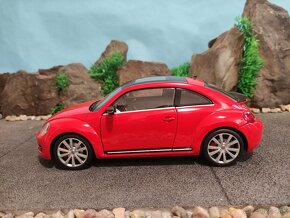 Prodám model 1:18 Volkswagen new beetle 2012 - 3