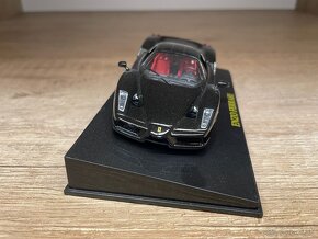 1:43 model Enzo Ferrari - 3