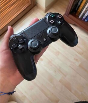 PS4 500GB + 1 čierny ovládač - 3