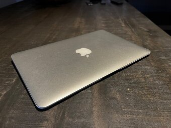 Apple MacBook Air 11" Early 2014 - 3