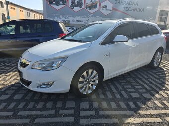 Opel Astra Sport Tourer ST 1.7 CDTI ECOTEC 125k Cosmo - 3