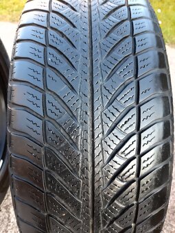 Good Year 205/60 R16 - 3