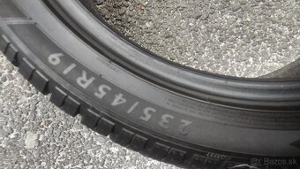 Dunlop 235/45R19 zimné - 3