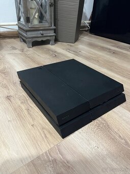 PlayStation 4 - 3