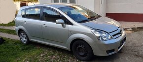 rozpredam toyota corolla verso 2,0 - 3