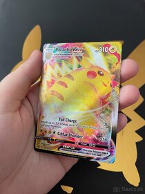 Pikachu V a VMAX karta - 3