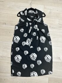 Čierno-biele kvetované šaty - 3