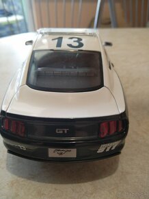 Predám Mustang GT Police 1:18 - 3