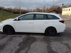 Toyota Auris Touring Selection 1.6 Benzín - 3