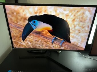 SAMSUNG 4K 31,5" UHD U32H850 - 3