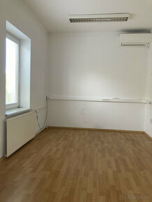 Prenájom kancelárií o výmere 2x 32 m2, s parkovaním, Stupava - 3