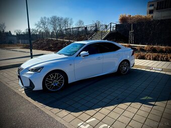 Lexus IS 300h F Sport - 3