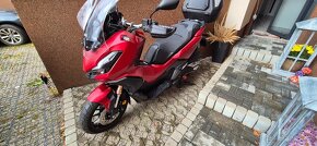 Honda ADV 350 + Top box - 3