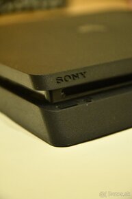 PS4 Slim 500gb + 2 ovládače - 3