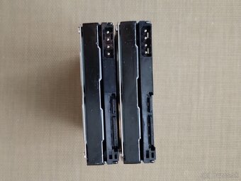 2x Hitachi 500GB SATA II - 3