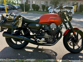 Moto Guzzi V7 Stone - 3