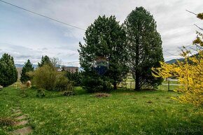 Starší rodinný dom s výhľadom na Brezno a južné svahy Nízkyc - 3
