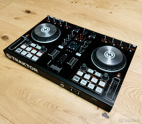 Native Instruments Traktor Kontrol S2 MK2 - 3