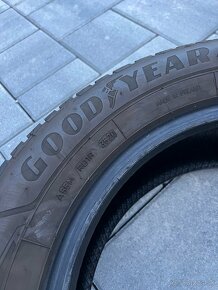 Goodyear 215/60 R16 zimné - 3