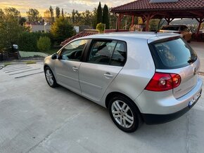 Volkswagen Golf V 1.6 benzin Automat 5-dverový - 3