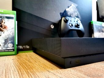 Xbox One X 1TB - 3