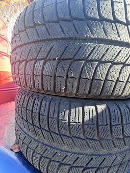 Pneu 235/45 R17 zimné - 3