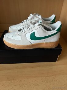 NIKE AIR FORCE 1 '07 LV8 Phantom/ Malachite-Gum Yellow - 3