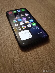 iPhone XR / 128GB čierny prasknutá zadná strana - 3