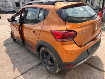 Predám náhradné diely na Dacia Sandero stepway 3 0,9tce - 3