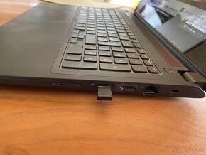 Dell Inspiron 15-7559, 4k dotykovy, leskly - 3