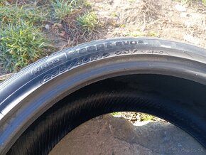 Predám zimné pneumatiky 2ks 235/40r19 - 3