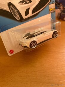 HotWheels Aston Martin V12 Speedster - 3