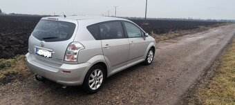 Toyota Corolla Verso 2.2 D4D 2006 – Strieborná farba - 3