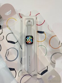 Apple Watch SE 44 mm - 3