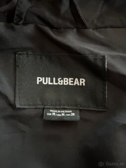 Predám šušťákovú čiernu bundu z Pull&Bear - 3