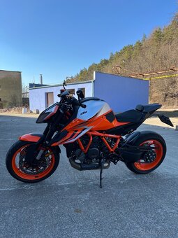 Predám KTM SUPERDUKE 1290 R Orange 2022 - 3