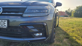 Volkswagen Tiguan R-line black. - 3