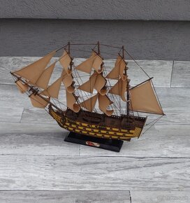 Plachetnica model – HMS Victory . - 3