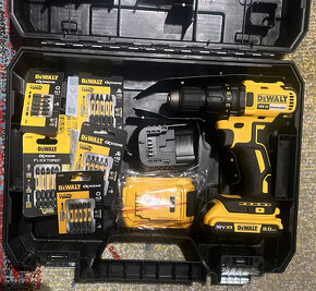 Predám Akumulátorový vŕtačka/skrutkovač DeWALT DCD777 D2T - 3