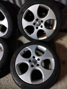 4ks alu disky orig. VW 5x112 R17 pneu 225/45 R17 - 3