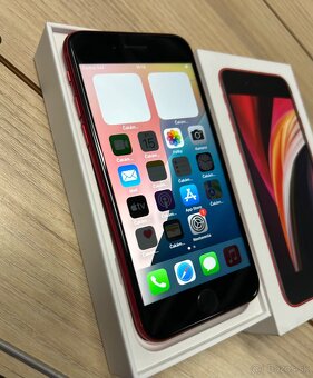 iPhone SE 2020 64GB red - 100% batéria - 3