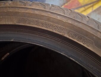 Bridgestone Potenza 235/40/19 - 3