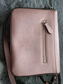 GUESS Crossbody růžová kabelka, jako nová + dustbag - 3