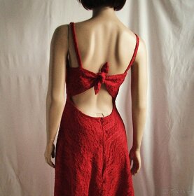Dámske červené šaty s odhaleným chrbtom - 3