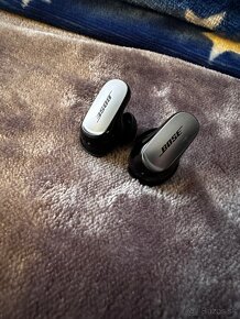 BOSE QuietComfort Ultra Earbuds čierne - 3