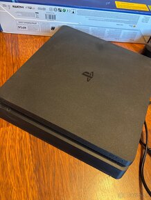 PS4 slim 500gb a 2 ovládače s nabíjačkou - 3